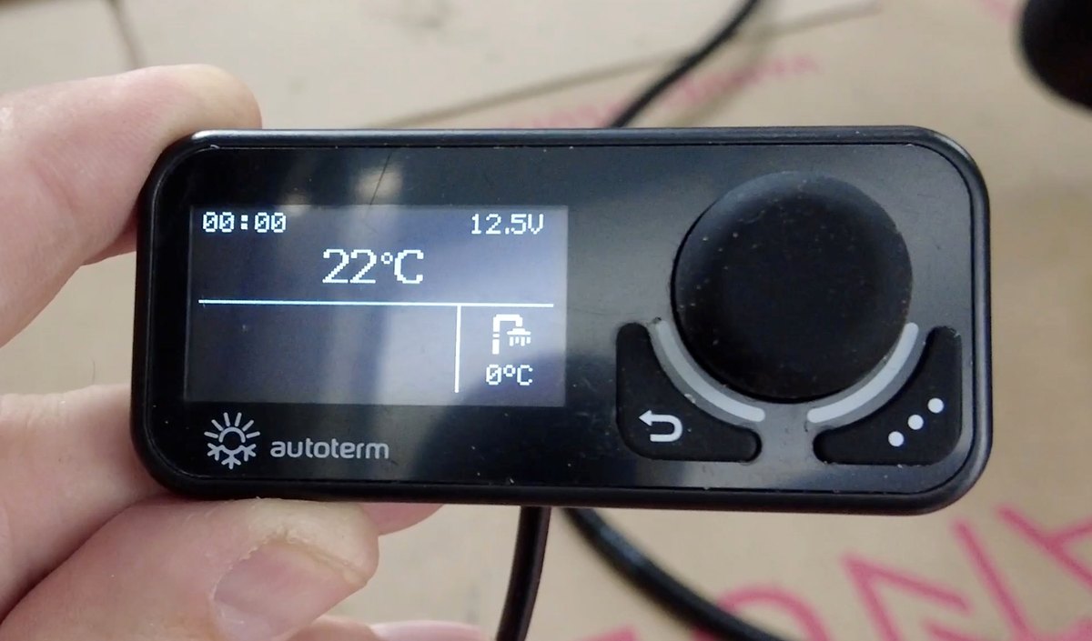 Autoterm Comfort Control mit Temperaturanzeige für den Boiler im Warmduscherkit 2.0