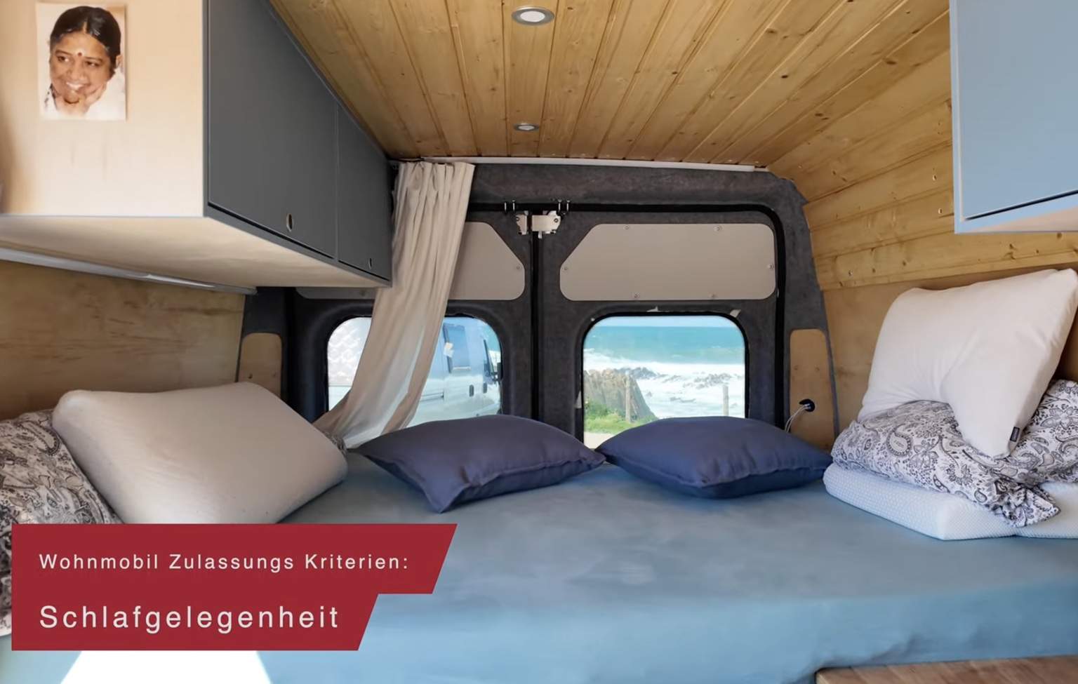 Festes Bett im Campervan als Schlafgelegenheit für die TÜV Wohnmobilzulassung
