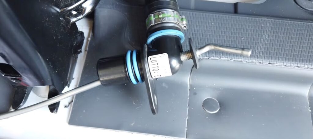 Tankentnehmer für Diesel Standheizung am Fiat Ducato Tank