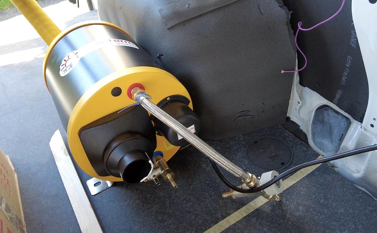 Kombiboil 9 Liter mit Warmwasseranschluss und stahlummanteltem Schlauch
