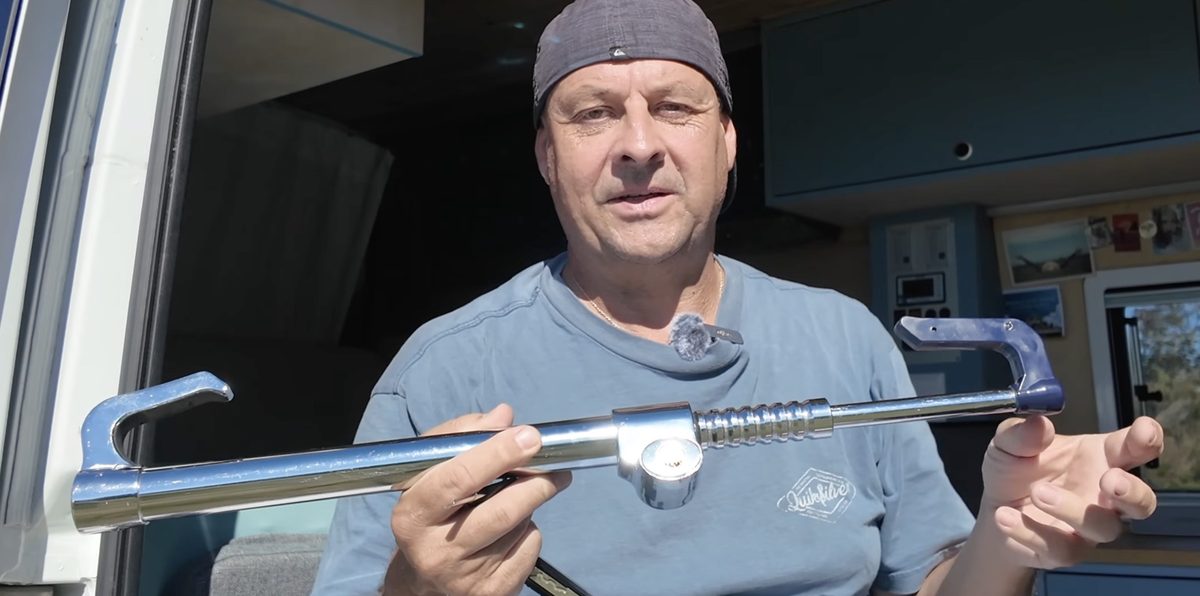 Lenkradschloss als mechanischer Diebstahlschutz im Camper