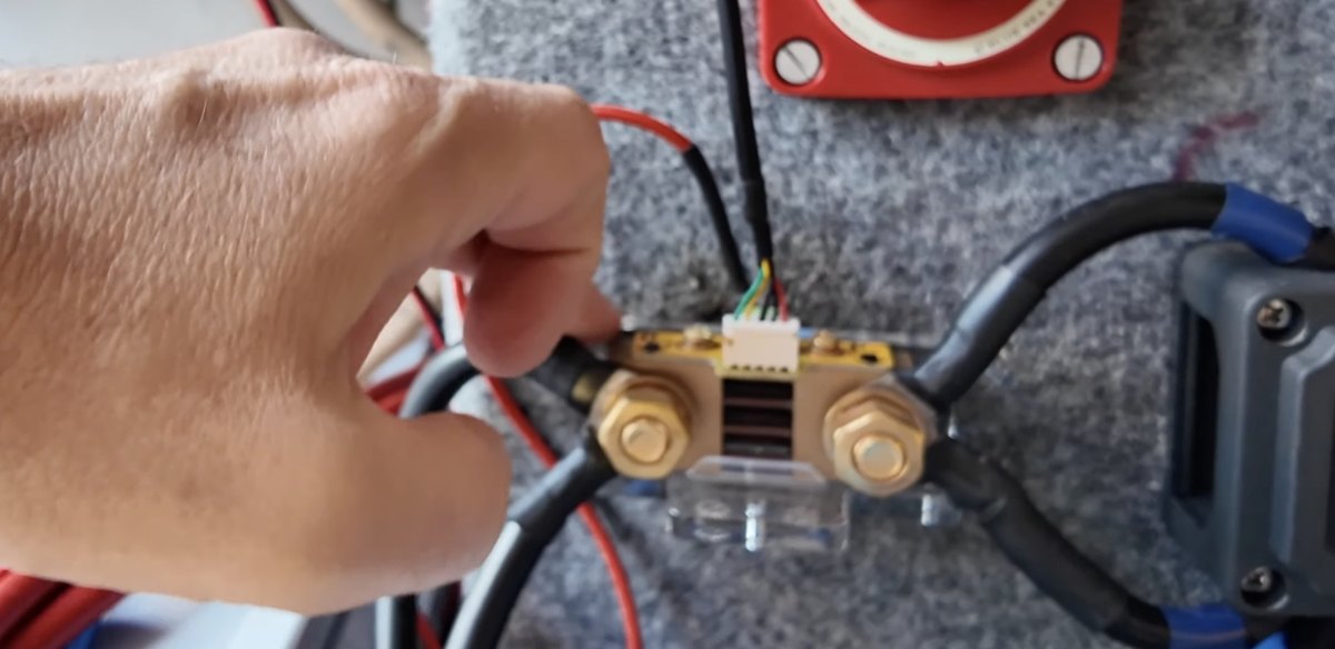 Mess-Shunt für Batteriemonitor zwischen Batterie und Sammelschiene im Camper