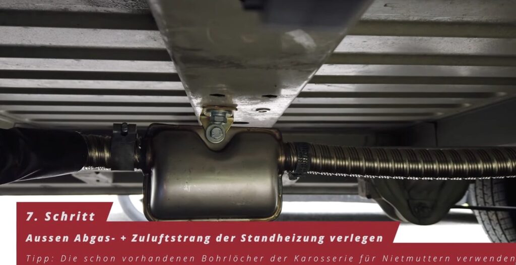 Abgasführung und Verbrennungsluft Zufuhr einer Standheizung unter dem Fiat Ducato