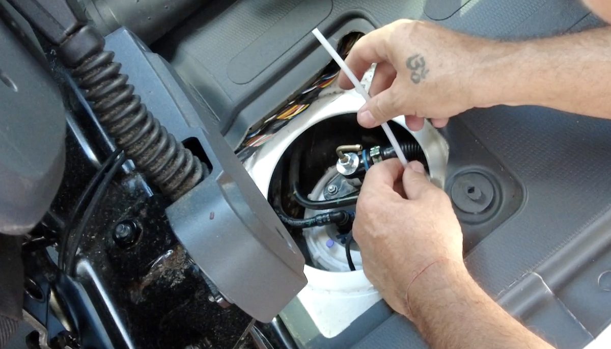 Tankentnehmer Trick über die Tankentlüftung beim Peugeot Boxer Fiat Ducato und Citroen Jumper