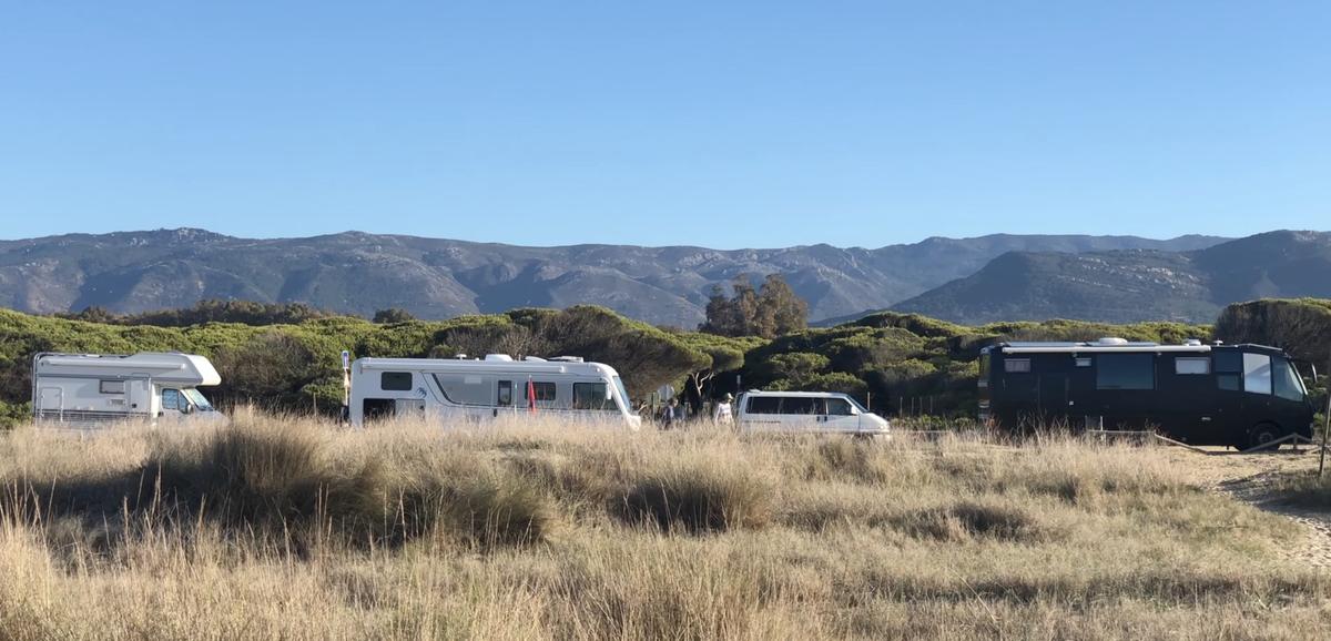 Camper Stellplatz nahe dem Strand bei Tarifa in Andalusien