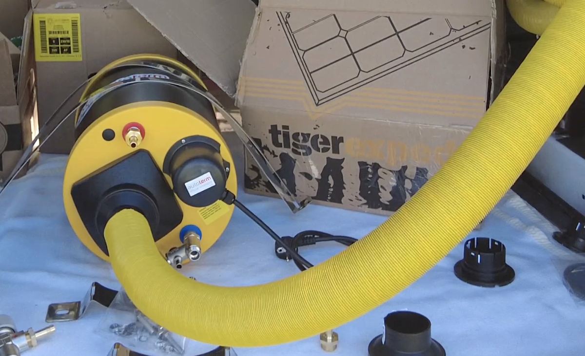 Kombiboil 9 Liter mit Warmluftanschluss beim Warmduscherkit 2.0
