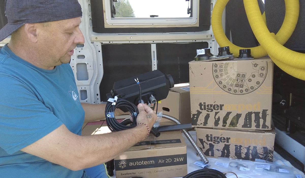 Warmduscherkit 2.0 Lieferumfang mit Autoterm Air 2D und Tiger Exped Boxen