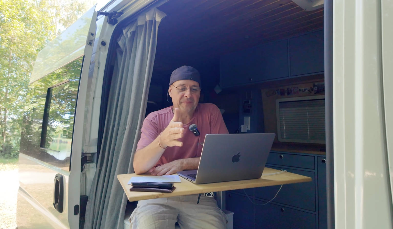 Mobiles Homeoffice mit Laptop im Campervan – Internet im Camper 2026